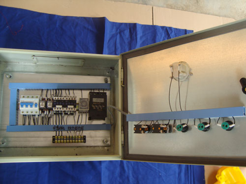 自動(dòng)喂料系統(tǒng)控制箱 自動(dòng)喂料系統(tǒng)控制箱